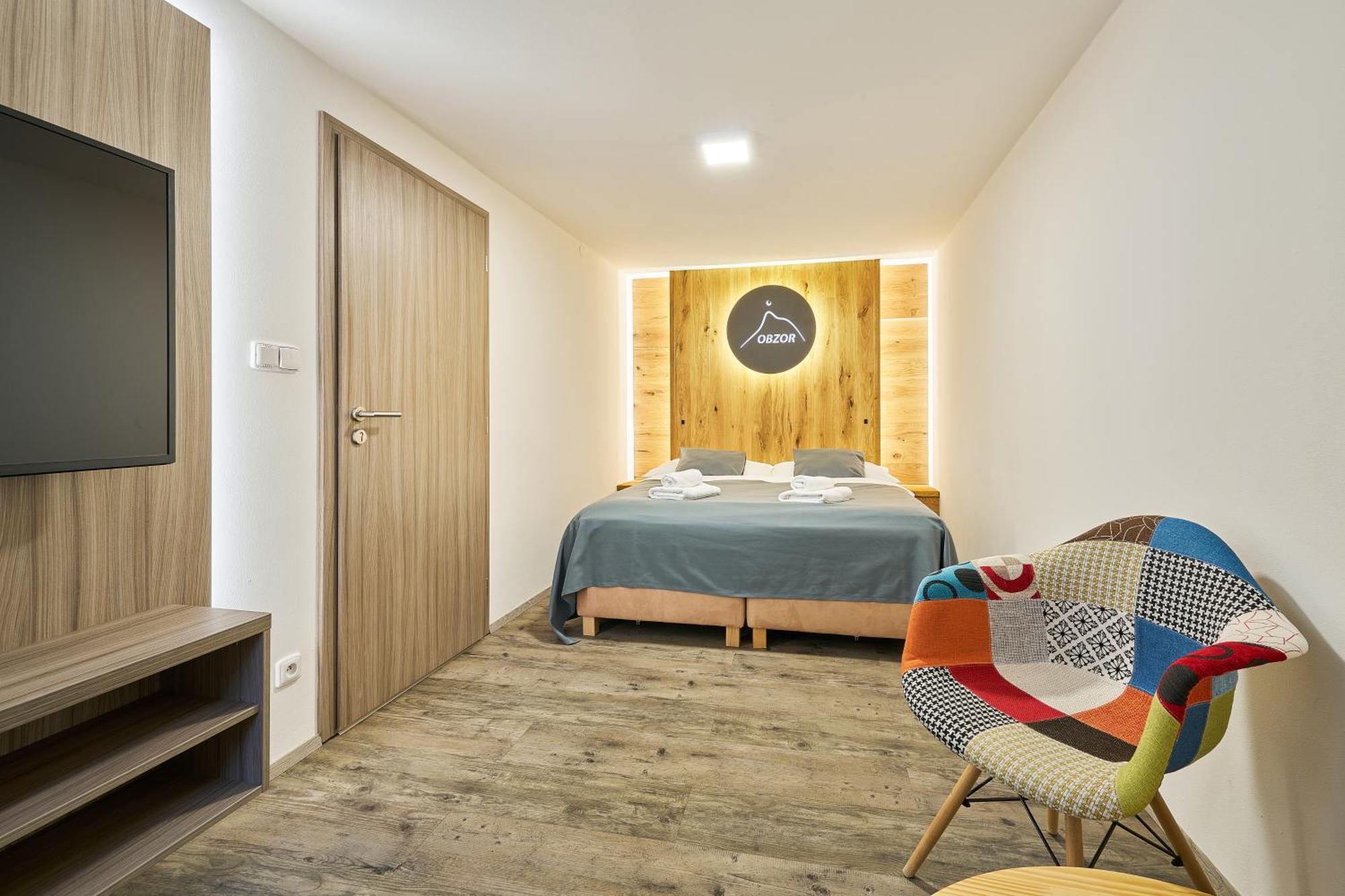 Hotel Obzor 페츠 포트 스네스코우 외부 사진
